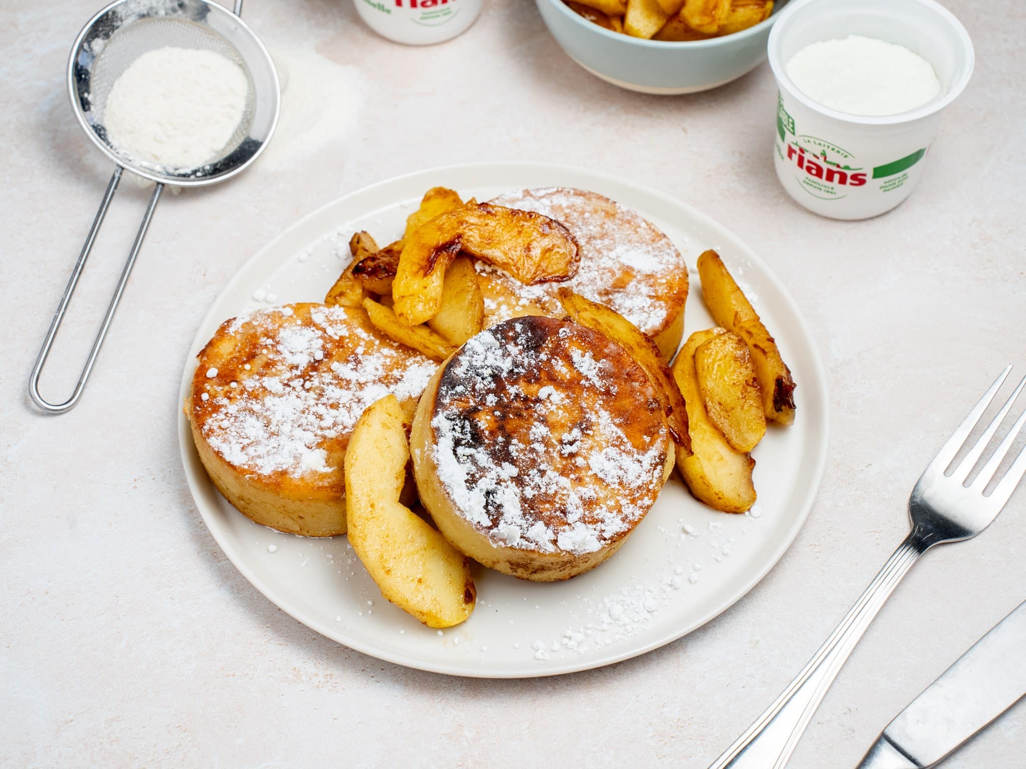 Recette Sirniki (pancake russe) aux pommes caramélisées